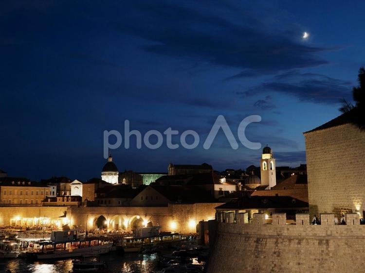 ドブロブニクの夜景（クロアチア） ドブロブニク,夜景,ライトアップの写真素材