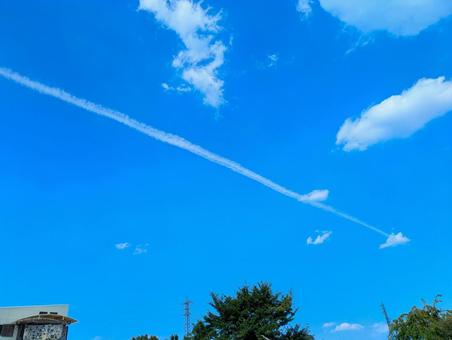 ひこうき雲 ひこうき雲 空,自然,晴れの写真素材
