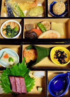 仕出し弁当(上から) 仕出し弁当(上から) 仕出し,弁当,刺身の写真素材