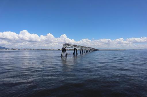 Photo, sea, on, entering the light bridge, 