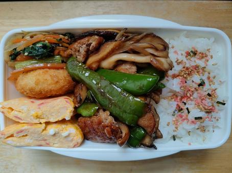 挽き肉ピーマン焼肉のタレ炒め弁当! 挽き肉ピーマン焼肉のタレ炒め弁当! お弁当,弁当,手作りの写真素材