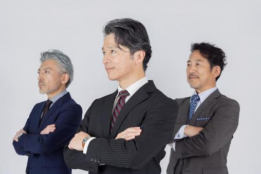 見上げるハイクラスビジネスパーソン 見上げるハイクラスビジネスパーソン エグゼクティブ,ビジネスマン,見上げるの写真素材