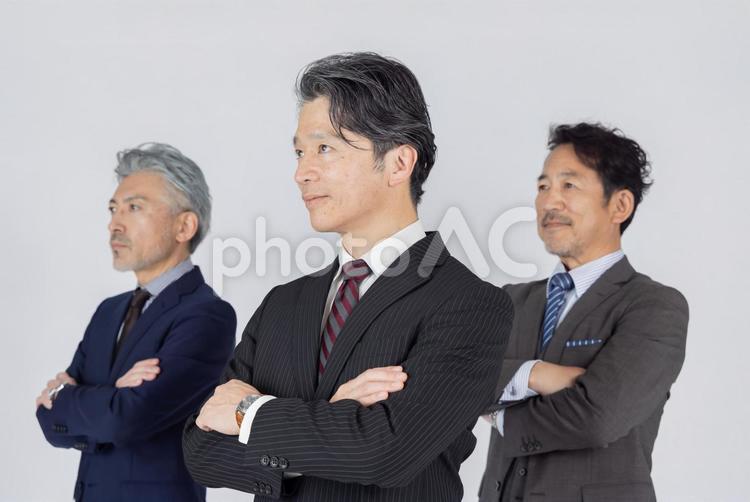見上げるハイクラスビジネスパーソン エグゼクティブ,ビジネスマン,見上げるの写真素材