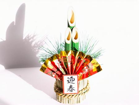 朝日を浴びる門松（正面） 年賀状,門松,正月の写真素材