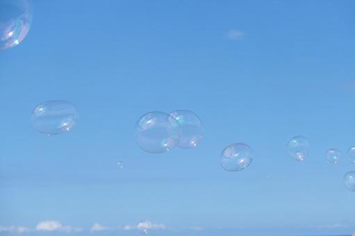 海とシャボン玉の写真