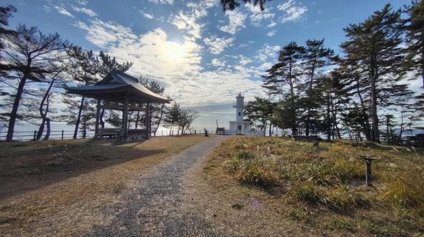 灯台へ向かう道 秋,秋晴れ,海の写真素材