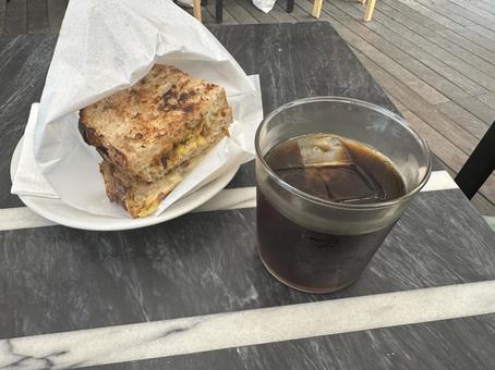 コーヒーとホットサンド　モーニング コーヒー,アイスコーヒー,ホットサンドの写真素材