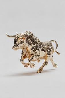 成功と富の象徴:力強い金色のブル 成功と富の象徴:力強い金色のブルの写真