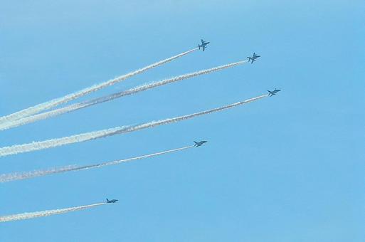 ブルーインパルス ブルーインパルス 大阪,関西,万博の写真素材