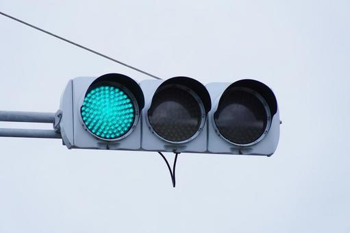 車両用LED式信号機 青信号 車両用LED式信号機 青信号 信号機,交通,交差点の写真素材