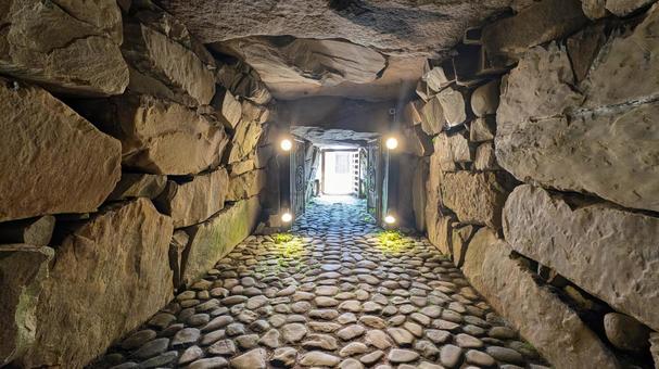 鬼の窟古墳の内部 鬼の窟古墳の内部 鬼の窟古墳,西都原古墳,古墳の写真素材