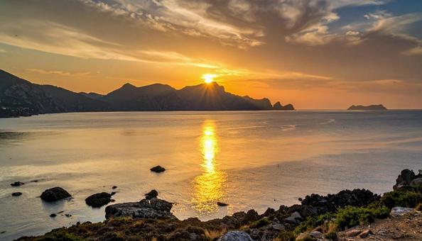 海に沈む夕日の絶景 海に沈む夕日の絶景の写真