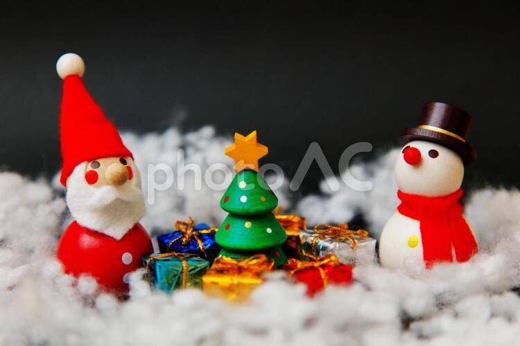 クリスマス07-サンタと雪と雪だるま- クリスマス,xmas,クリスマスイブの写真素材