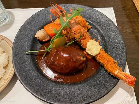 ハンバーグとエビフライ 洋食,ハンバーグ,エビフライの写真素材