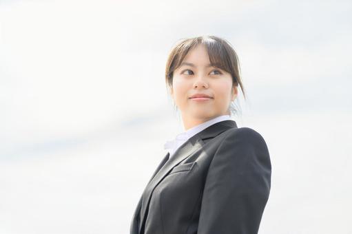 リクルートスーツで微笑む女性 リクルートスーツで微笑む女性 日本人,女性,新入社員の写真素材