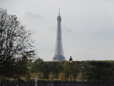 フランス、パリの観光地のエッフェル塔 フランス、パリの観光地のエッフェル塔の写真