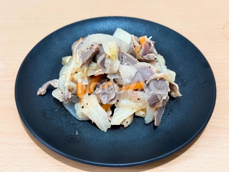 砂肝にレモンペッパーを和えたやつ 砂肝,鶏肉,人参の写真素材