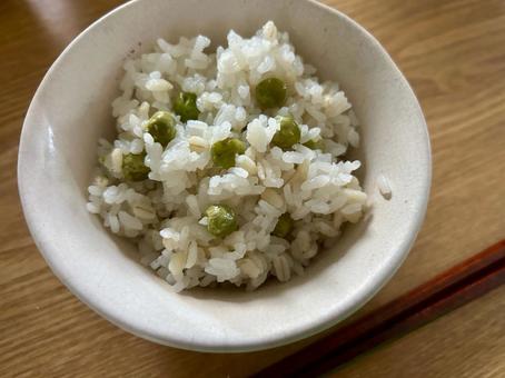 豆ごはん 豆ごはん グリンピースご飯,炊き込みご飯,食べ物の写真素材