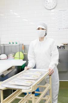 スーパー 裏方 スーパー 裏方 スーパー,加工場,食品加工の写真素材