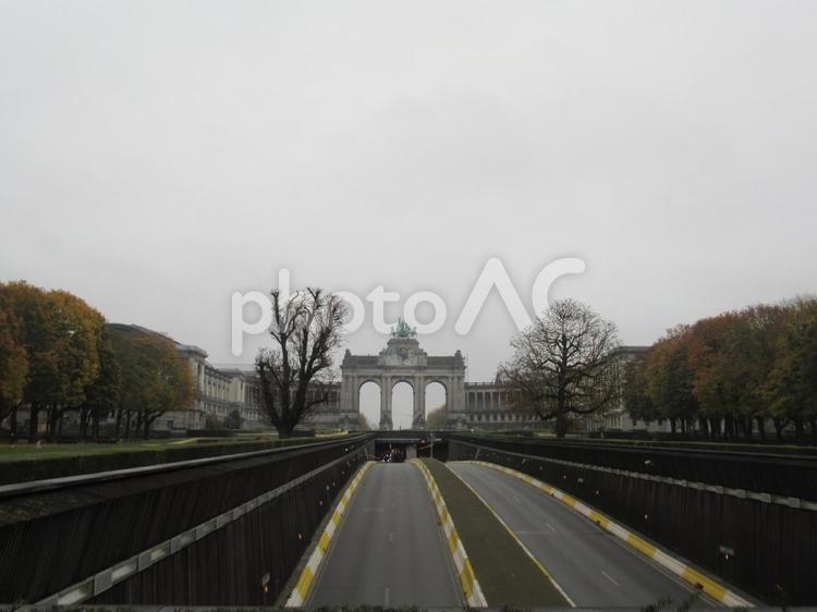 ベルギー、サンカントネール公園の凱旋門 ベルギー,ブリュッセル,サンカントネール公園の写真素材