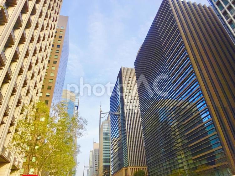 大手町のビジネス街のビル群 青空,空,スカイラインの写真素材