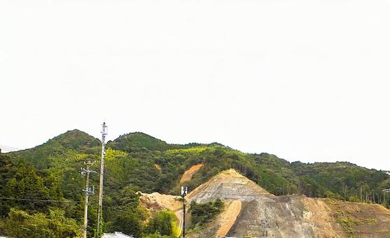 木が倒されて断面が見える山並み 木が倒されて断面が見える山並み 工事,山,削るの写真素材