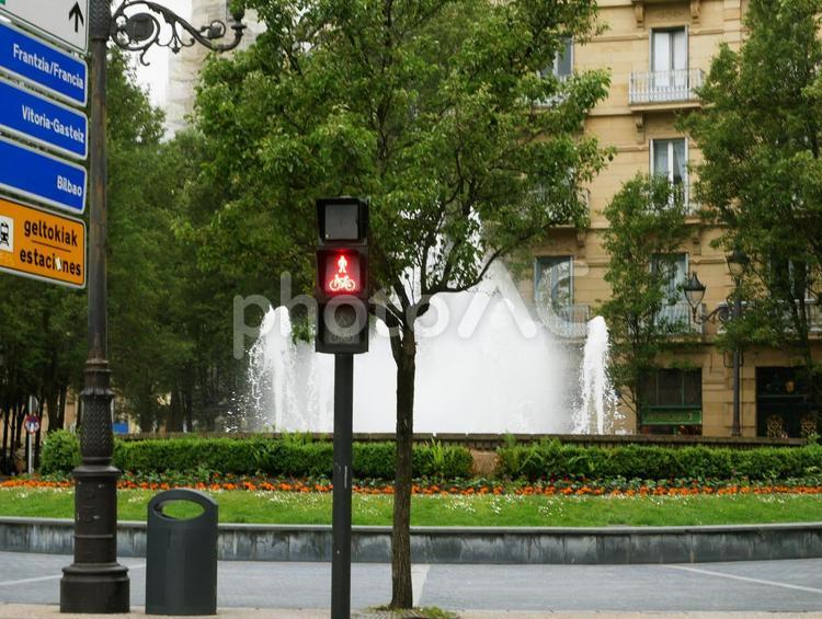 スペイン　サンセバスチャンの旧市街2　噴水広場　 スペイン,サンセバスチャン,旧市街の写真素材