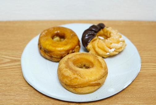 ドーナツ（3個平引き） ドーナツ,おやつ,間食の写真素材