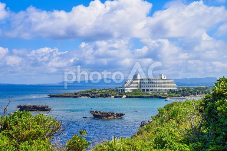 沖縄県　リゾートホテルときれいな海 沖縄,海,青空の写真素材