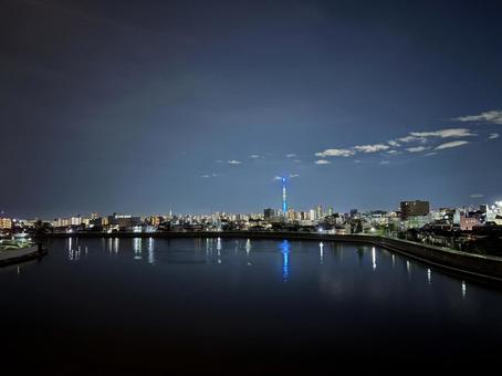 夜景 川とスカイツリー 夜景 川とスカイツリーの写真