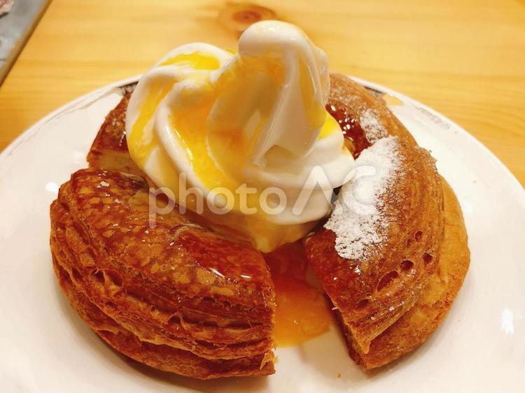 東京、喫茶店のソフトクリームデニッシュ 東京,ソフトクリーム,デニッシュの写真素材