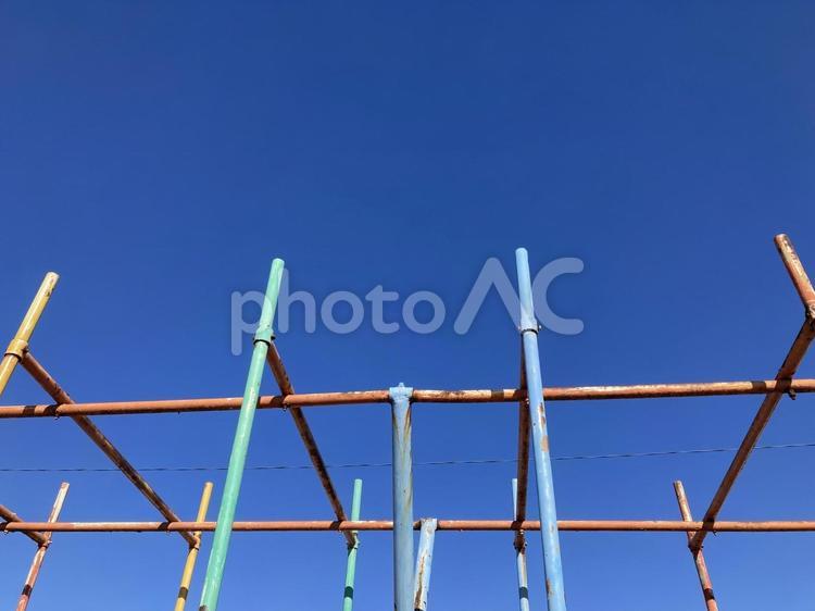 登り棒と青空 登り棒,青空,公園の写真素材