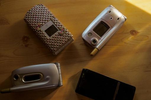 ガラケーからスマホへ ガラケーからスマホへ ガラケー,携帯,電話の写真素材