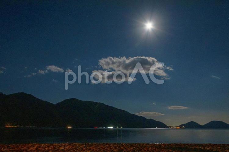 支笏湖ポロピナイ園地からの夜景 支笏湖,湖,夜景の写真素材