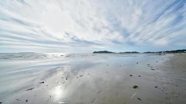 浜辺散歩 かがみの海,福間海岸,海の写真素材