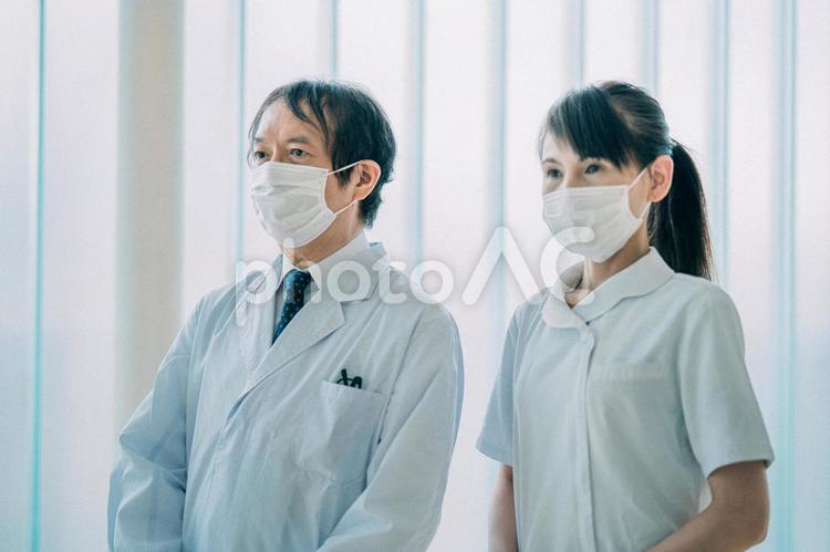 中高年の医療スタッフ（医師・看護師） 医療,マスク,薬剤師の写真素材