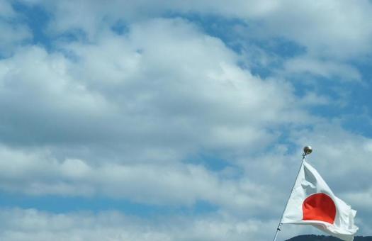 日の丸の旗と青い空 日の丸の旗と青い空の写真