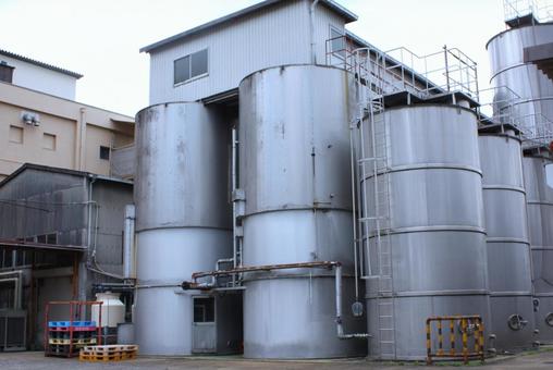 京都伏見の日本酒蔵のタンク　 酒蔵,タンク,京都の写真素材
