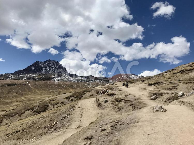 ペルー、アンデス山脈のアウサンガテ山 海外,南米,ペルーの写真素材