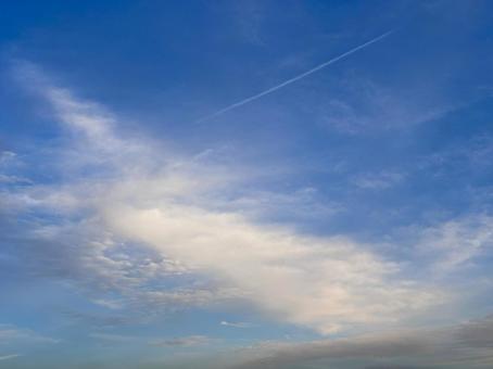【空の写真】秋の空 秋空,空,雲の写真素材
