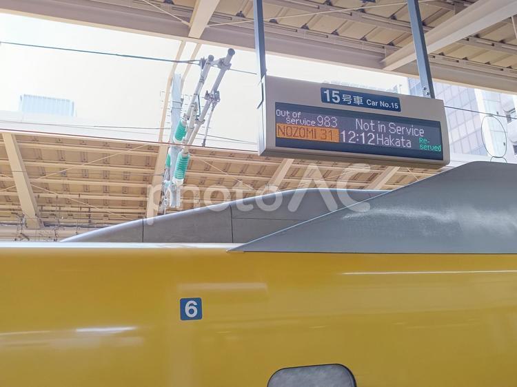 発車案内とドクターイエロー 鉄道,jr,jr東海の写真素材