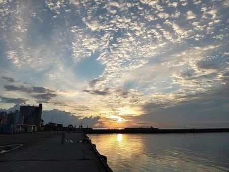 夜明け 夜明け 夜明け,朝焼け,日の出の写真素材