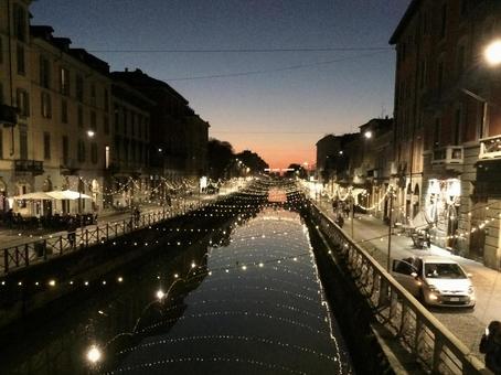 イタリアの夜景 イタリアの夜景 イタリア,北イタリア,ミラノの写真素材