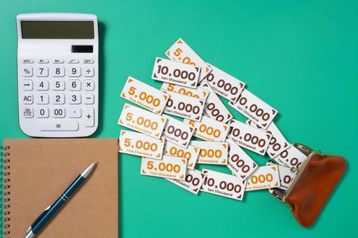 ノートと電卓とおもちゃのお金と財布 紙幣,お札,お金の写真素材