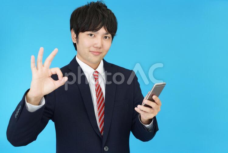 OKサインを出す笑顔のビジネスマン 男性,ビジネスマン,男の写真素材