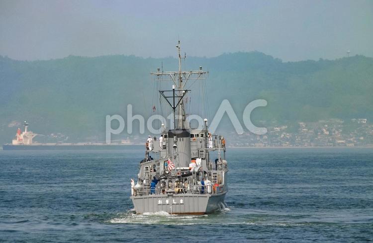 出港する海上自衛隊掃海艇おぎしま 自衛隊,海上自衛隊,ミリタリーの写真素材
