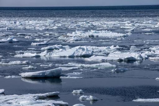 流氷が漂うオホーツク海 流氷が漂うオホーツク海 流氷,北海道,知床の写真素材