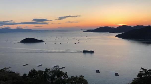 明石海峡 夕暮れ刻 明石海峡 夕暮れ刻 夕焼け,幻想的,夕暮れの写真素材
