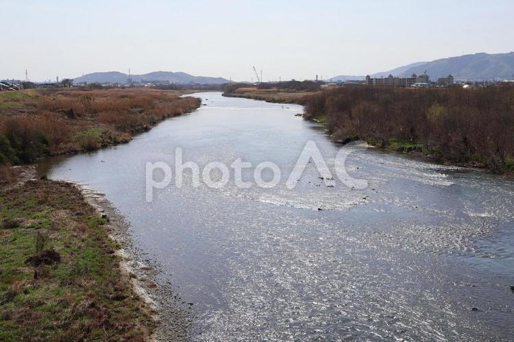 晴天の桂川で水が流れている風景 京都,桂川,大きいの写真素材
