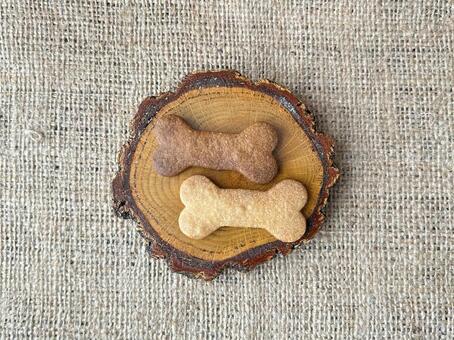 骨型クッキー　上(コゲ) 下(正常) クッキー,骨,型の写真素材